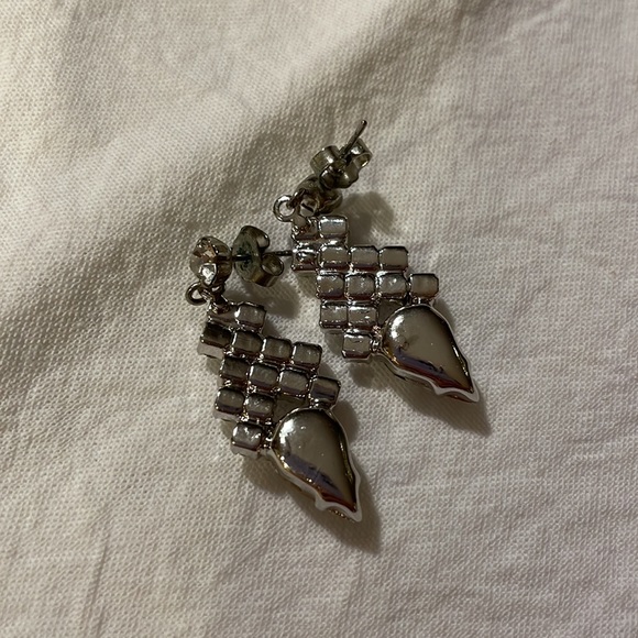 Jeweled pierced earrings - Picture 3 of 3
